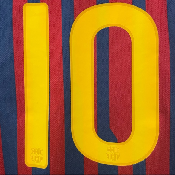 Messi Barcelona 2011-12 Home Jersey Long Sleeve - Picture 13 of 16